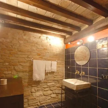 Pesaro Sleeps 10 *